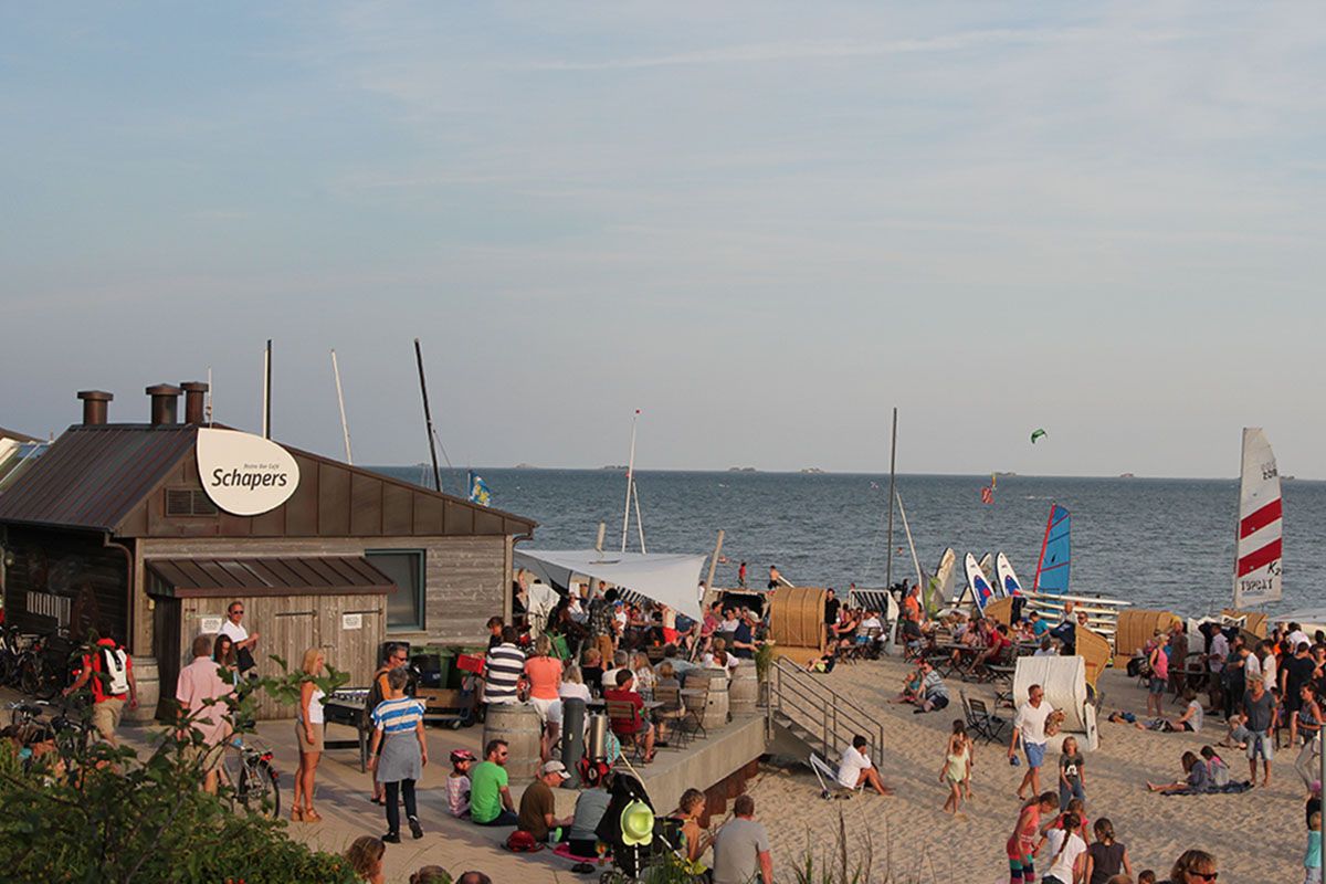 Schapers liegt direkt an der Strandpromenade von Wyk