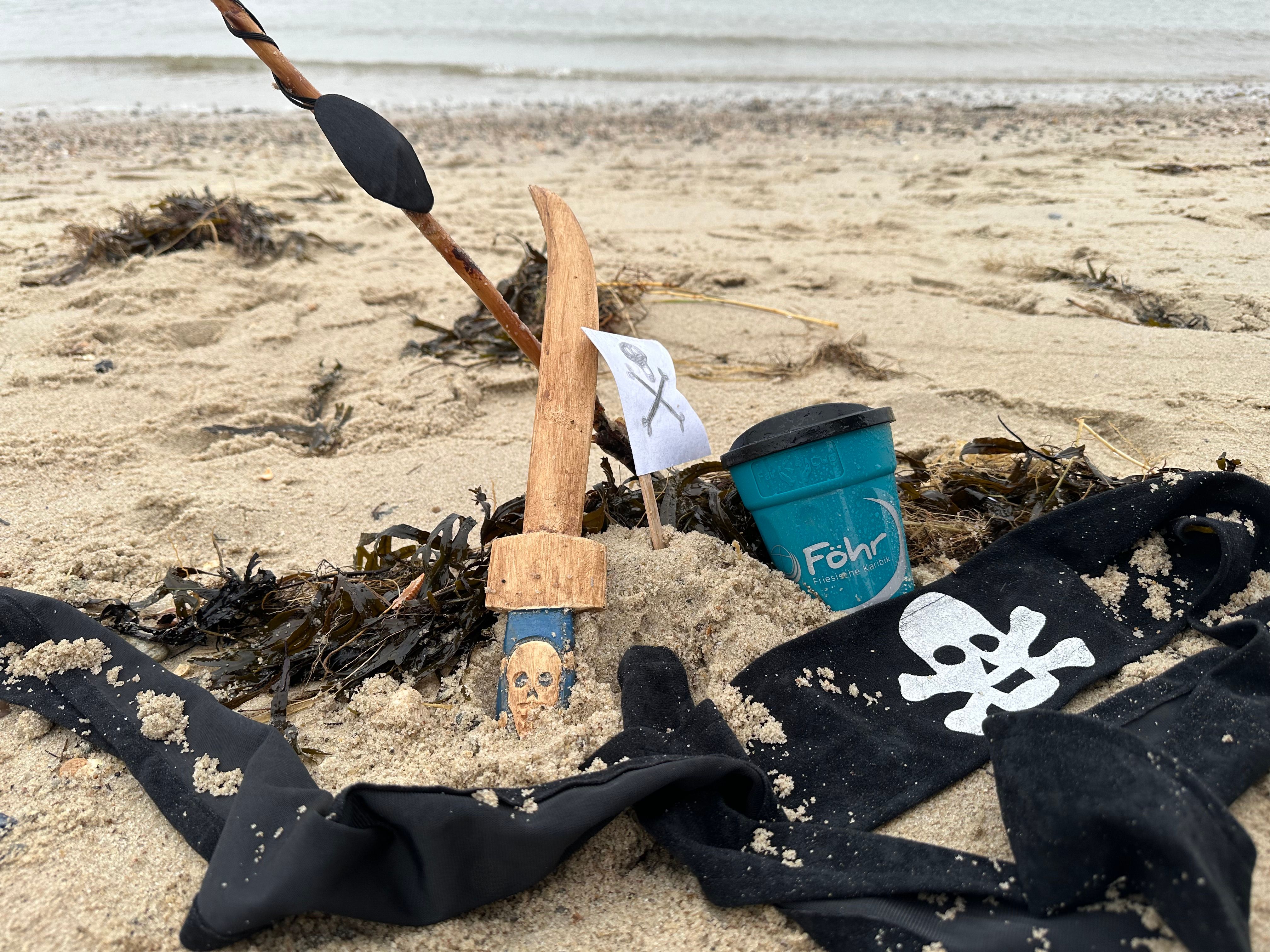 Verwitterter Piratenschatz am Strand