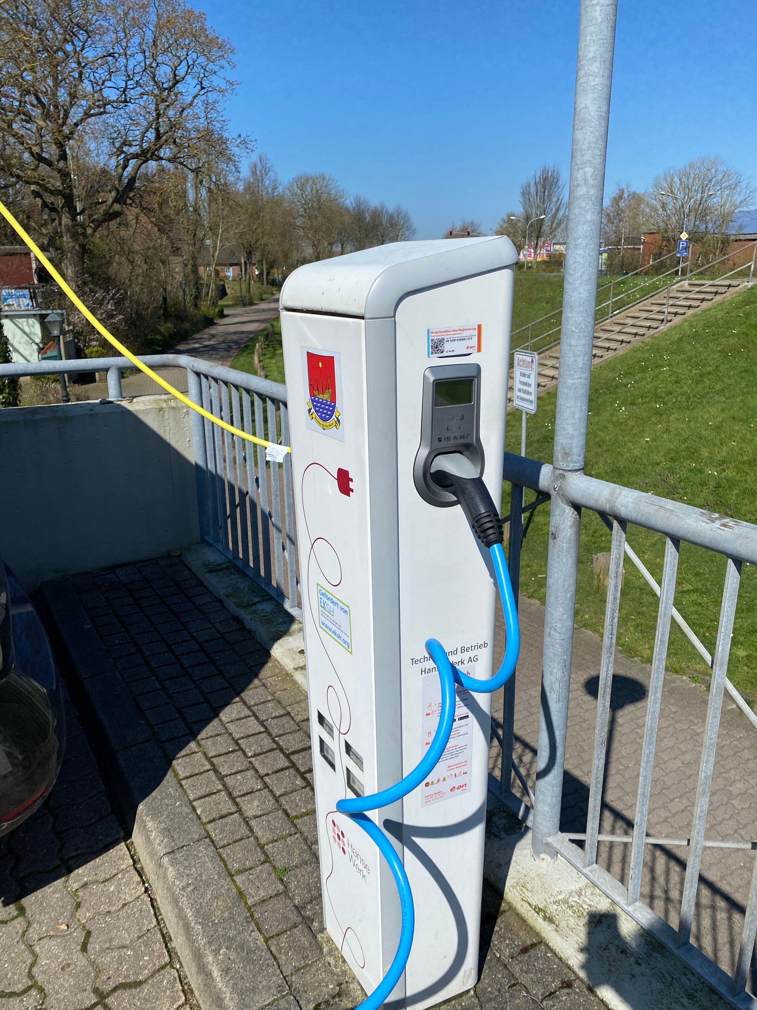 E-Ladesäule auf dem Parkdeck in Wyk