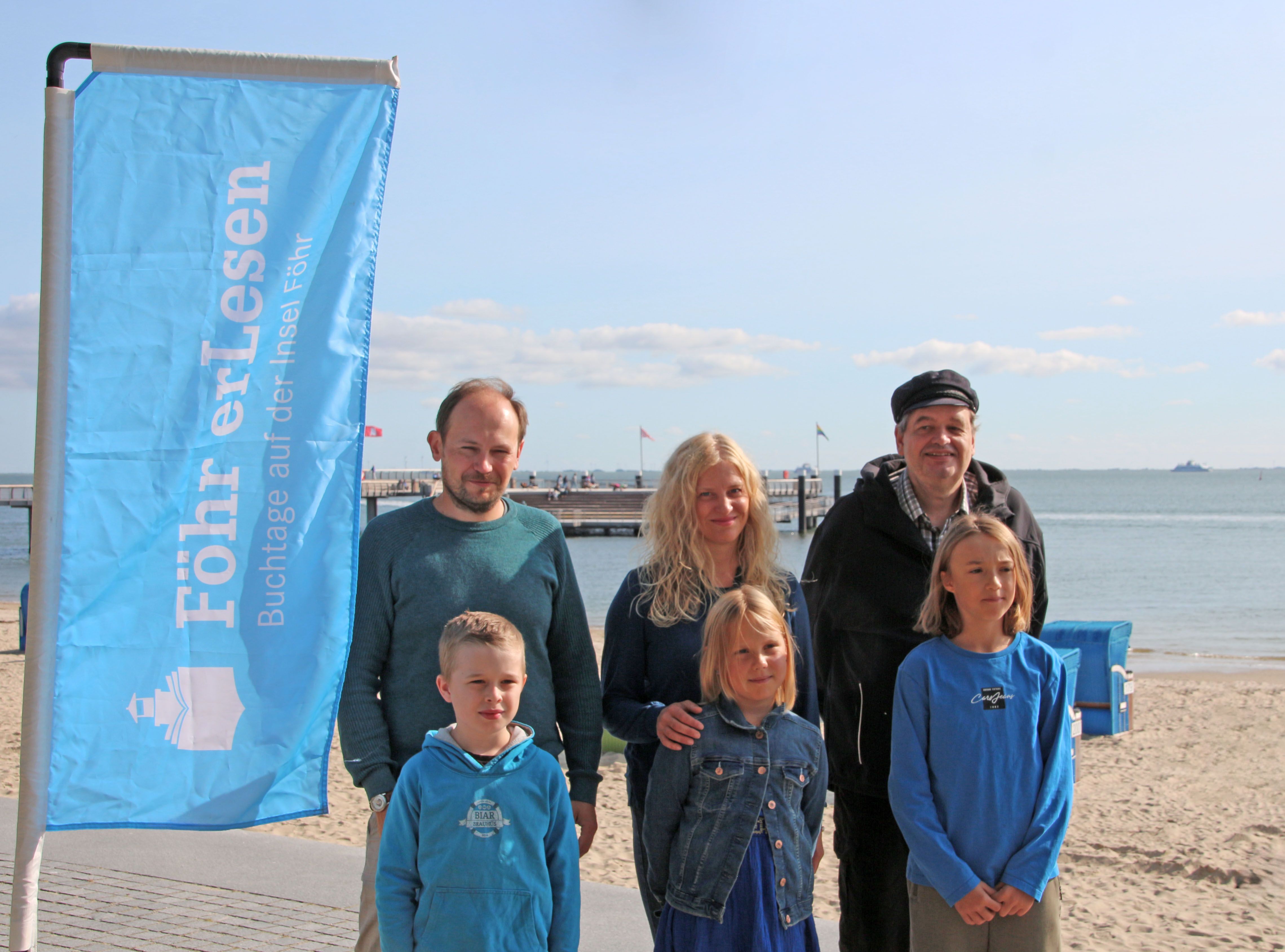 Gruppenfoto Preisträger Geschichten-Wettbewerb für Grundschulkinder und „Föhrer Lyrikpreis“ 