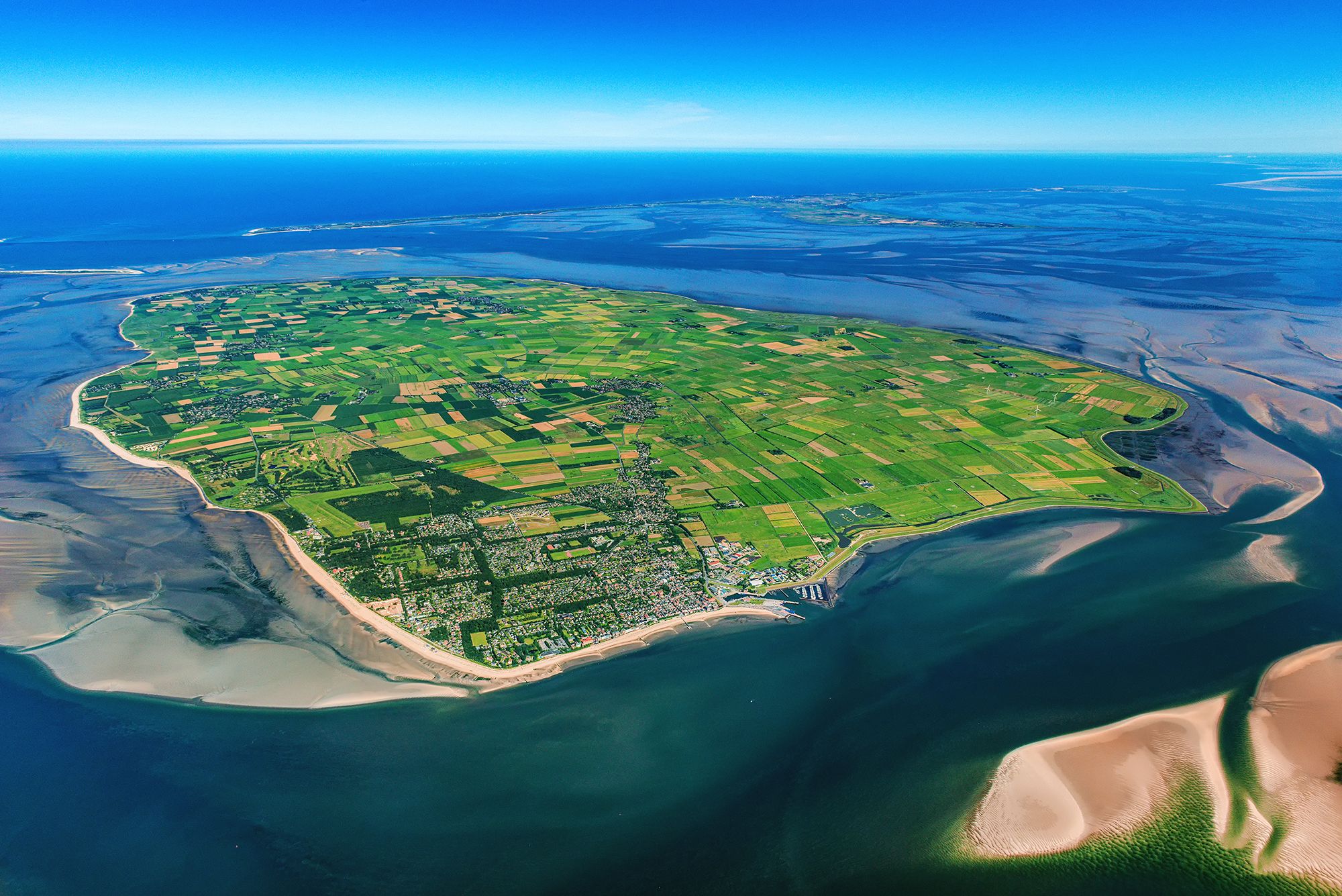 Luftbildaufnahme der Insel Föhr