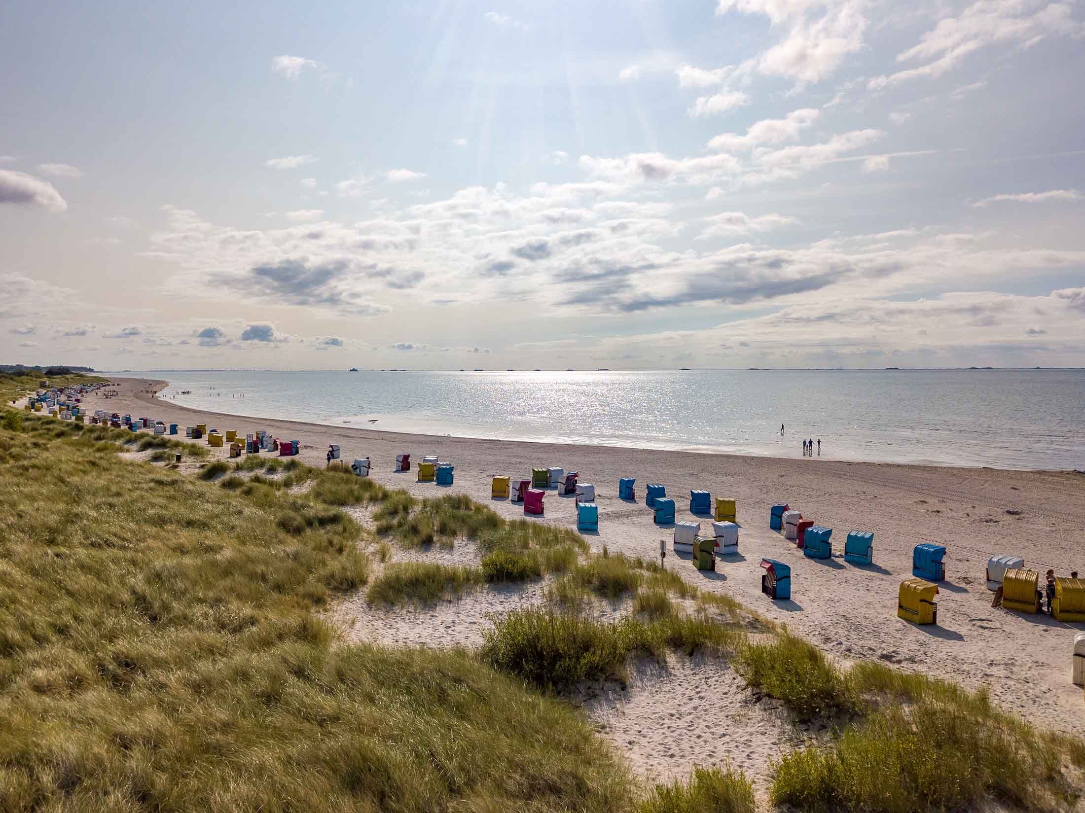 Nieblumer Strand mit Dünen und Strandkörben